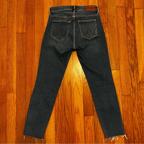 Wrangler cropped raw-hem skinny jeans - Picture 2 of 13